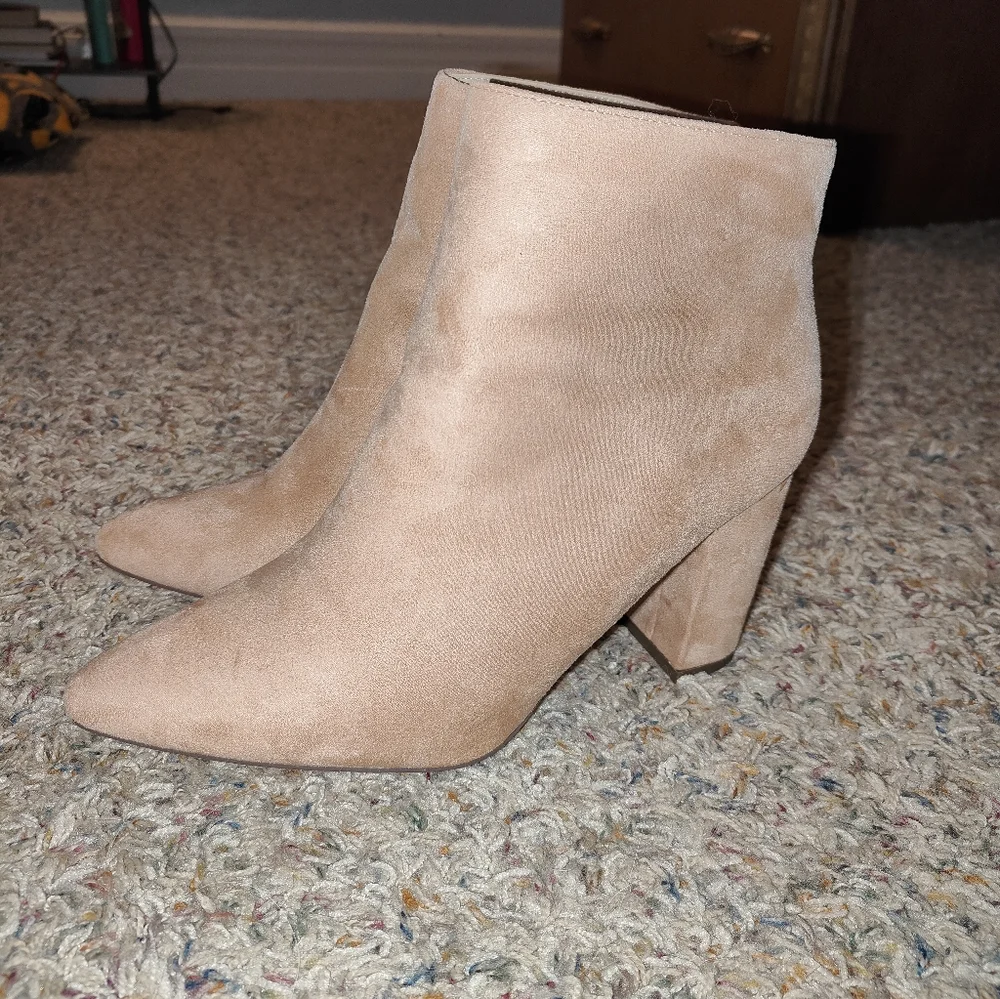 Pink suede ankle boots - Picture 1 of 4